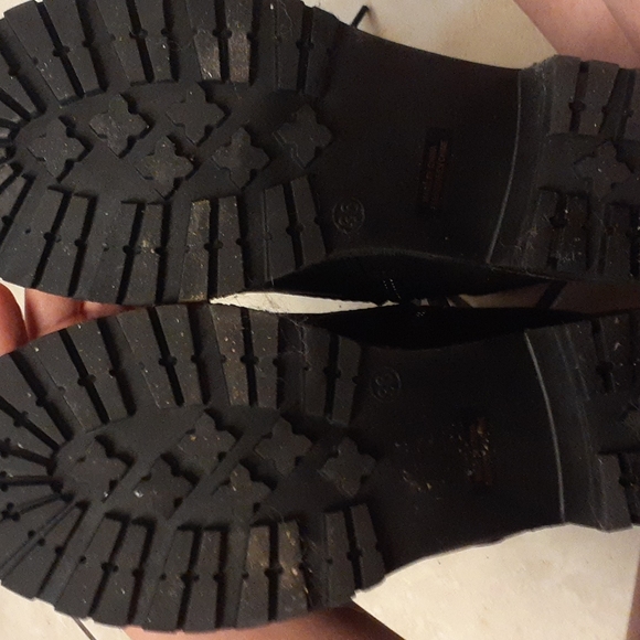 high heeled boots - Picture 2 of 3